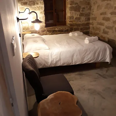 Teacher's House Maróni