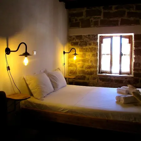 Teacher's House Maróni