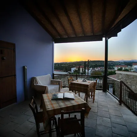 Teacher's House 2* Maroni