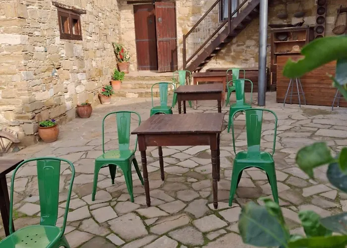 Teacher's House 3* Maróni